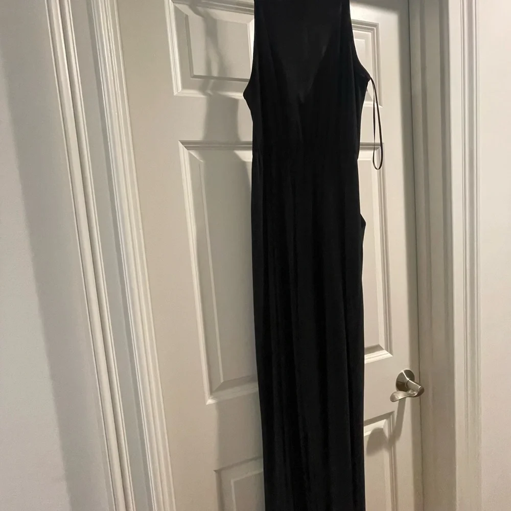 Elegant Black Jumpsuit - Picture 2 of 3